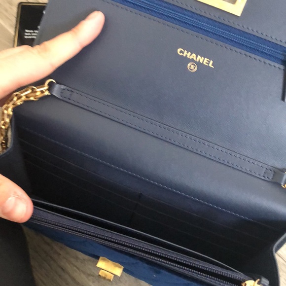 💵 👇Chanel WOC - auth details included - Picture 6 of 6